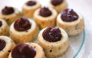 small vanilla cookie cups filled with chocolate fudge
